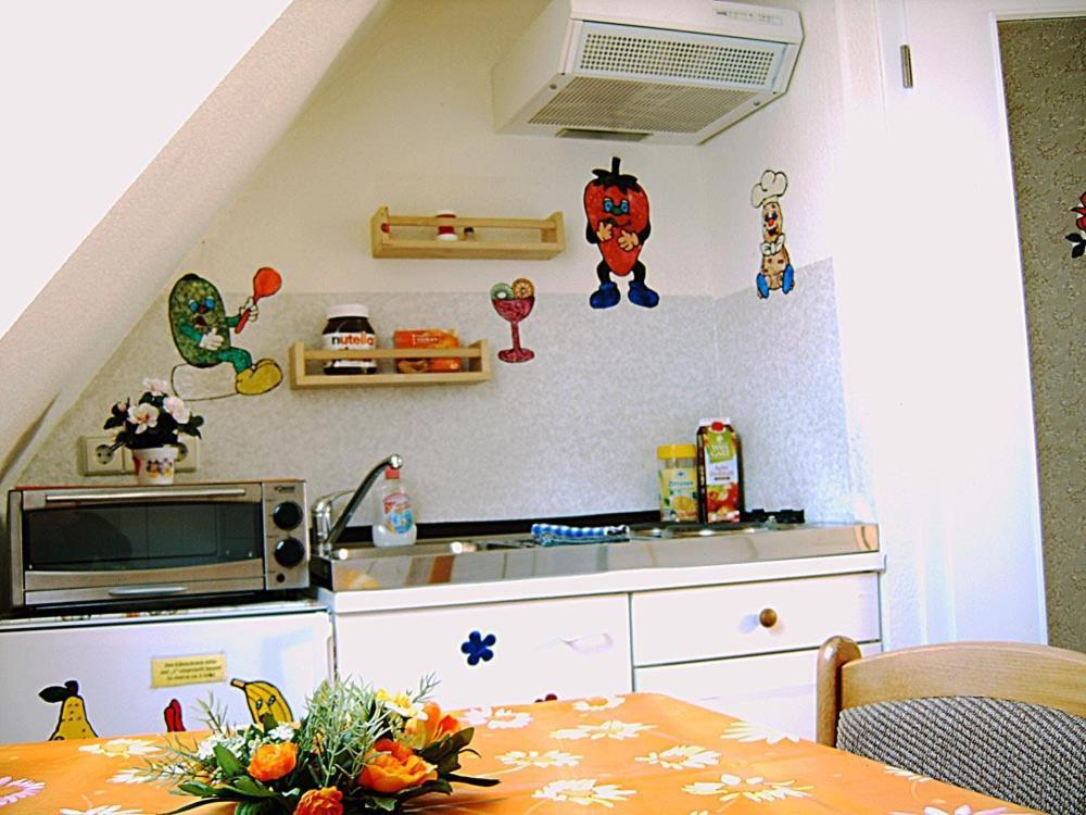 Marie's Tranquil Terrace Apartments: Lakeside Retreat with Parking Waren  Exterior photo